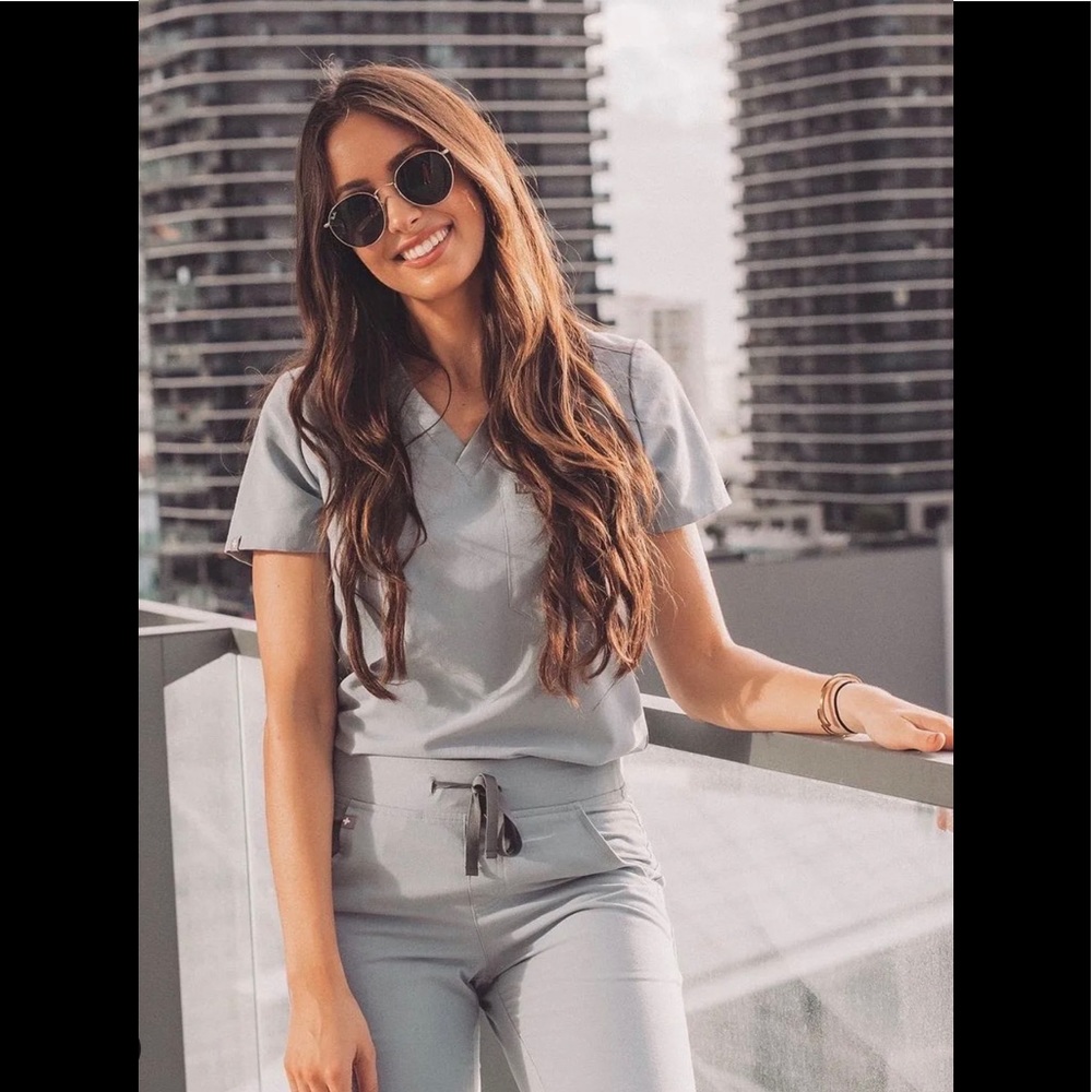 Figs Exclusive Limited Edition Xl “Dusty Blue” Scrubs… - Gem